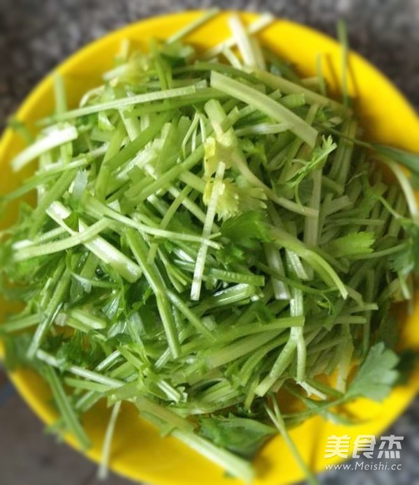 香芹腊肉的做法