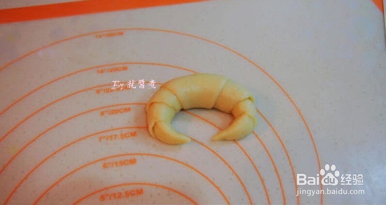 牛角面包的做法（不用自己揉面粉哦）