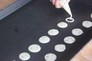 如何制作美味好吃的芝麻薄脆