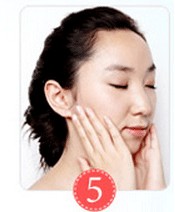 使用卸妆油卸妆,脸部指导