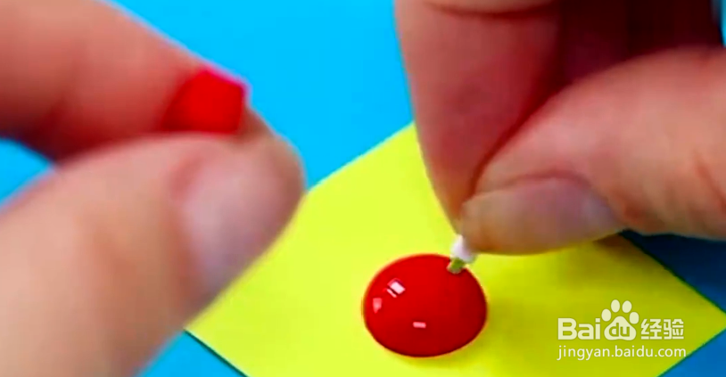 如何给芭比更好地涂指甲油