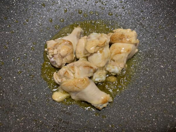 红烧鸡腿焖香菇