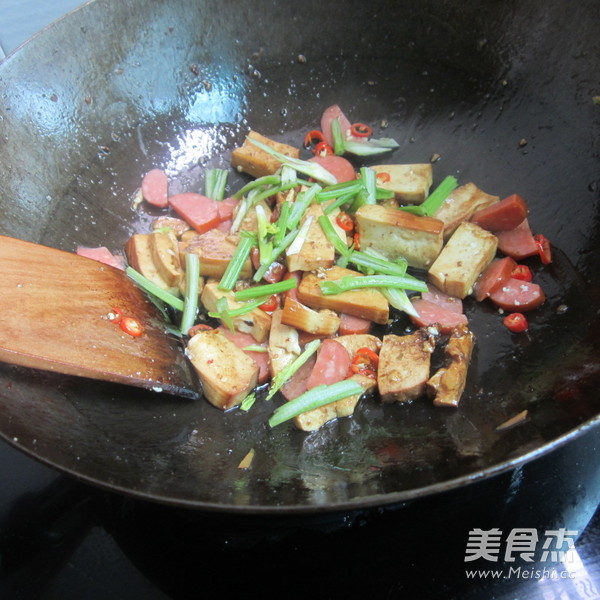香干芹菜烧烤肠