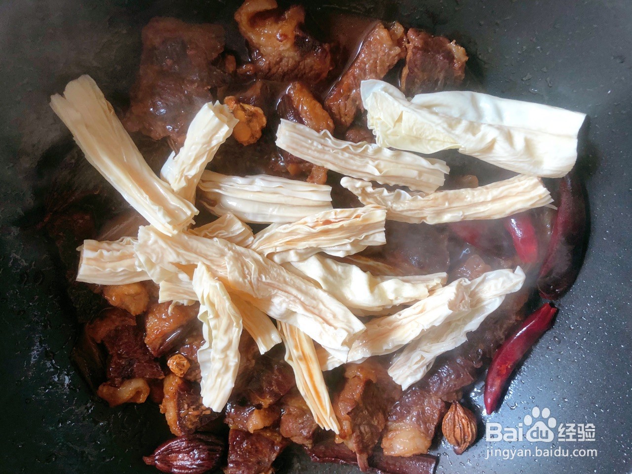 腐竹烧牛腩的做法