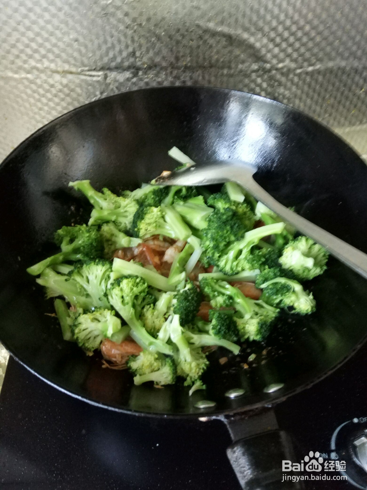 西兰花炒虾仁的做法