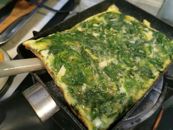 芹菜叶子鸡蛋饼