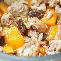 超赞南瓜鸡腿焖饭