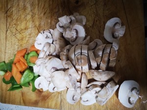 怎么做美味的鲜肉炒口蘑