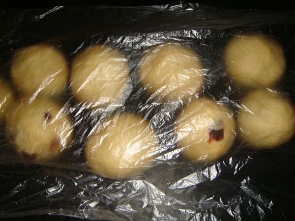 葡萄干花形面包