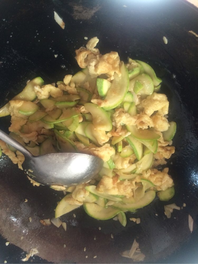 角瓜炒鸡蛋，味道真的棒极了！