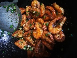 简单快手而又酥香有嚼劲的椒盐虾