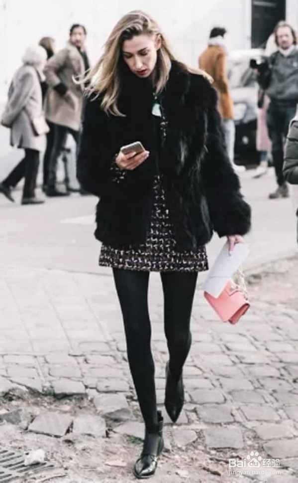 打底袜配什么衣服