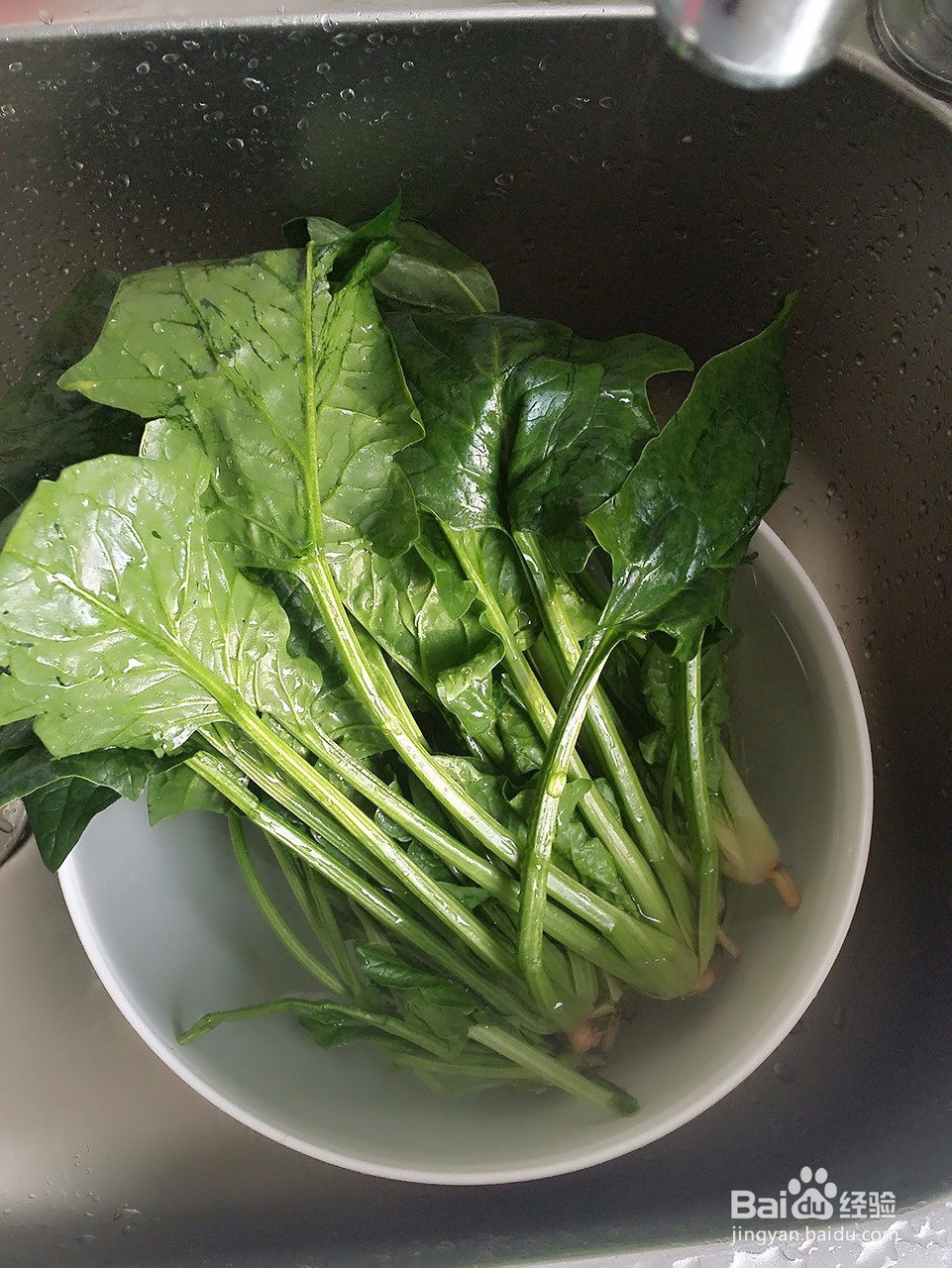 菠菜鸡蛋补铁有营养