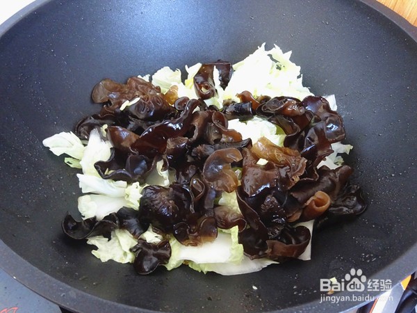 木耳炒白菜的做法