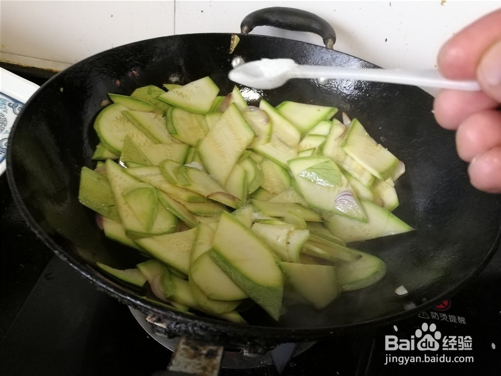 西葫芦炒土鸡蛋