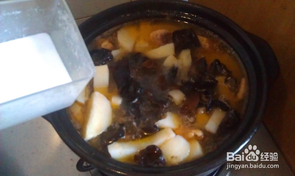 贴秋膘----山药炖鸡汤