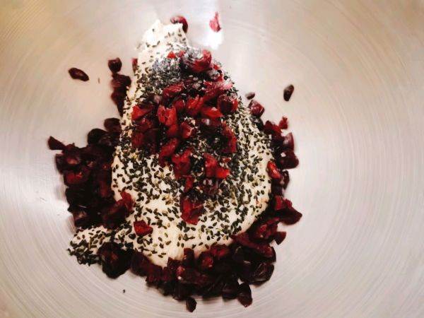 蔓越莓黑芝麻面包