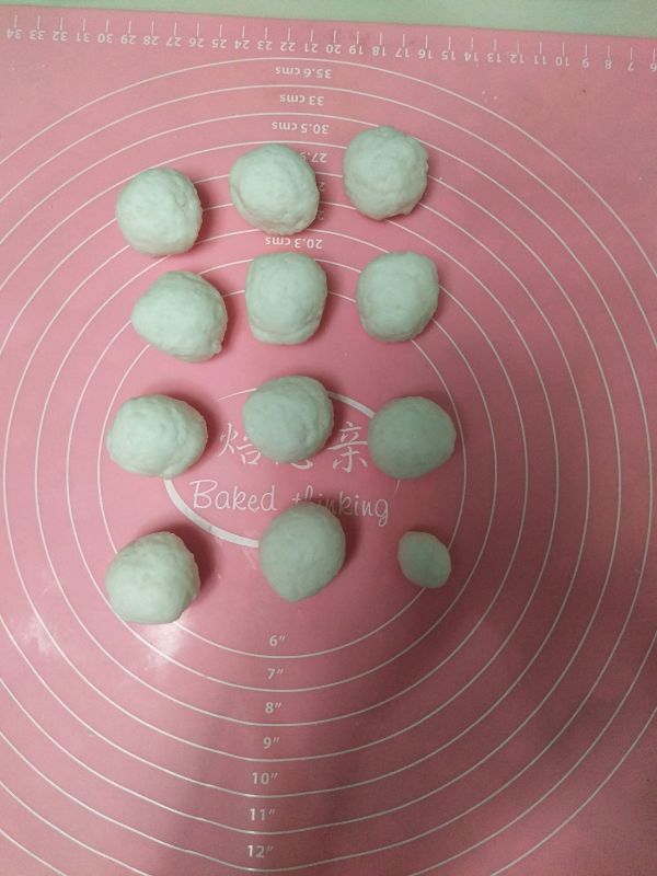 清甜奶香水晶月饼