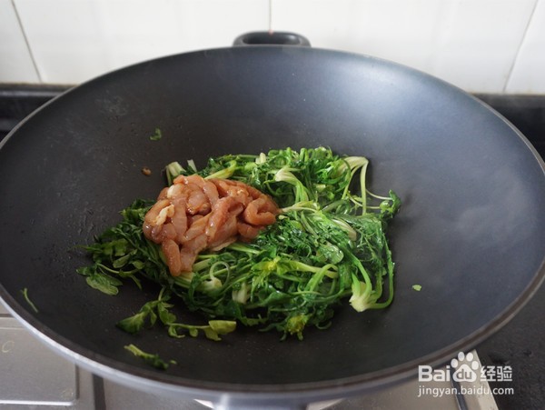 荠菜炒肉丝怎么做？