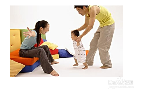 宝宝怎么学走路