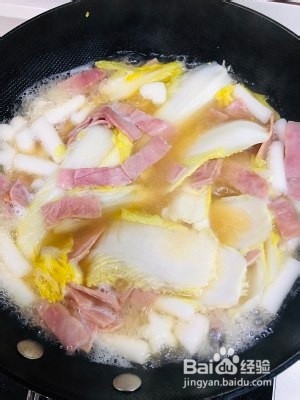 养生食补白菜火腿年糕汤