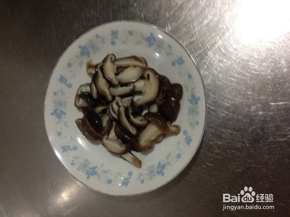 懒人豆腐做法:骨汤调料包+豆腐+水=骨汤豆腐