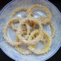 哄宝宝的炸洋葱圈小吃的做法