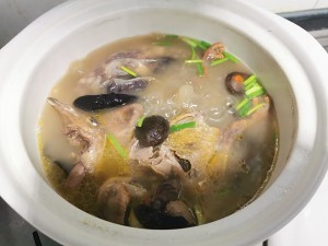 清炖鸽子汤的做法