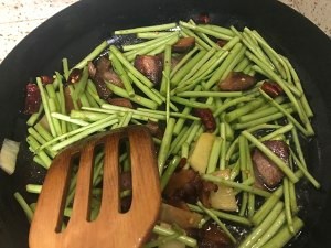 教你怎么做芦蒿炒腊肉湖南家常菜必吃