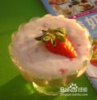 如何制作草莓酸奶杯