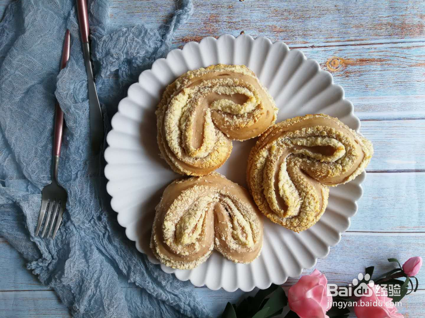 心形草莓椰蓉面包的做法