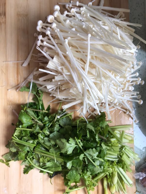 香菜金针菇炒大虾