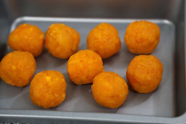 咸蛋黄肉松青团和红豆沙青团超级详细