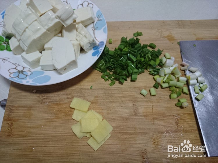 手把手教你做鲫鱼豆腐汤(汤色奶白,鲜香肥美)
