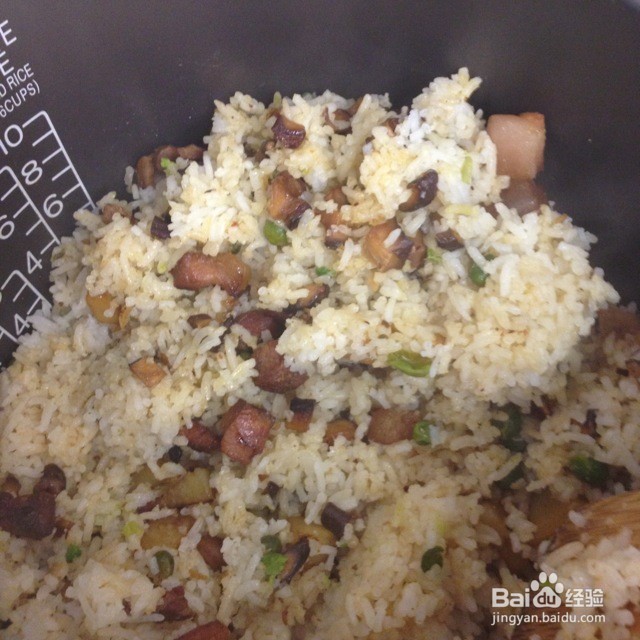 土豆青豆香菇腊肉焖饭怎么做