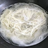 如何制作台式黑麻油鸡酒面