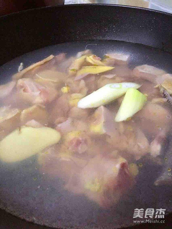 芋头烧鸡的做法