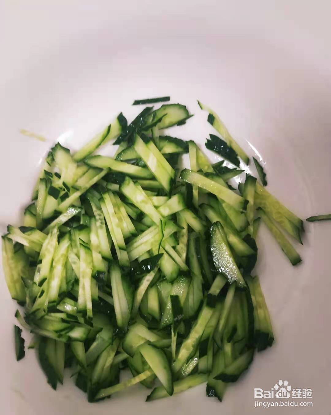如何制作东北风味的五彩拉皮