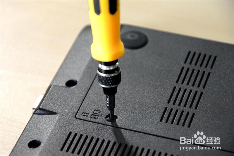 联想黑侠Thinkpad E570拆解过程