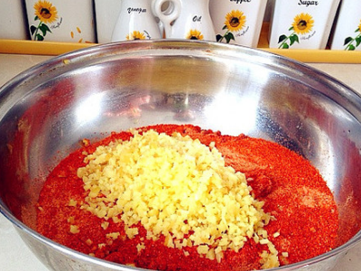 豆腐乳制作时发黄变粘稠正常吗