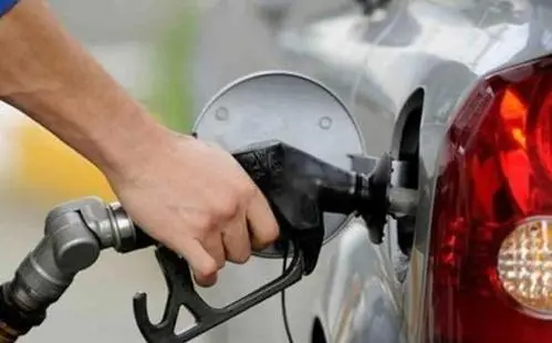 轻烃汽油伤车吗