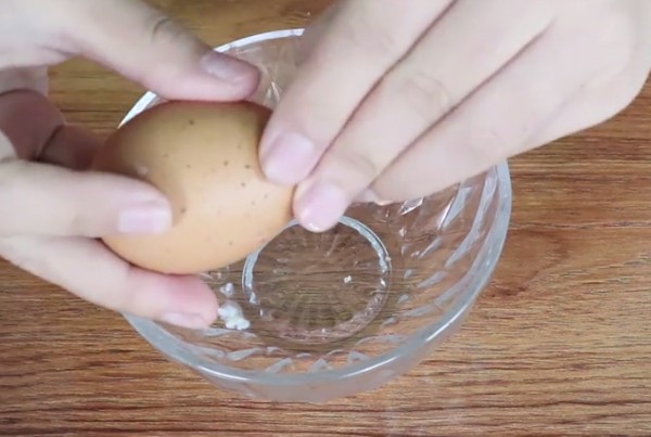 鸡蛋清和蜂蜜做面膜晚上不洗可以吗