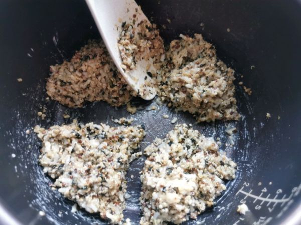 藜麦金枪鱼饭团