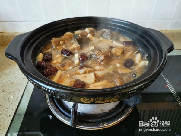 鸡腿菇炖甲鱼煲的制作方法