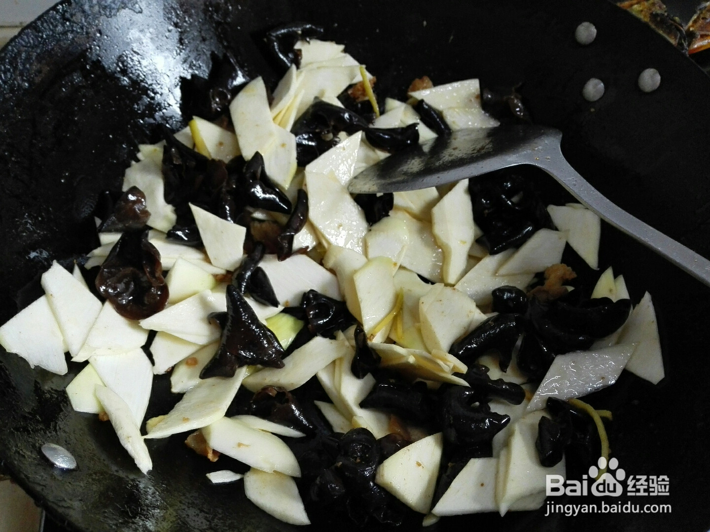 茭白木耳炒肉的做法