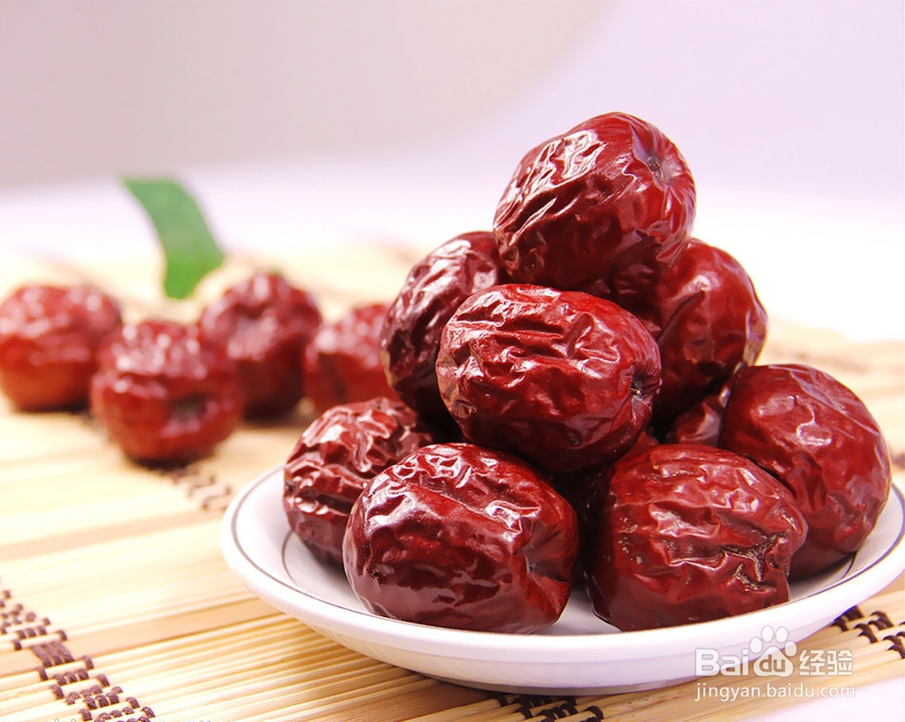 在家做红枣桂圆粥美容养颜补血养生