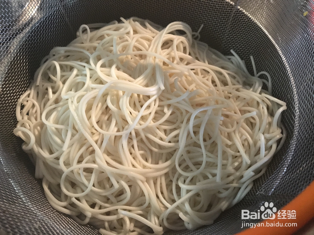 花式做饼-面条做的鸡蛋香葱银丝饼教程