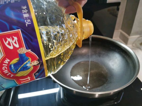 孔雀开屏椒盐虾