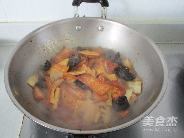 春笋烩豆腐的做法