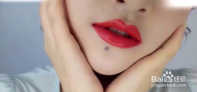 自贡玲丽彩妆教大家如何用一支口红化出八种唇妆